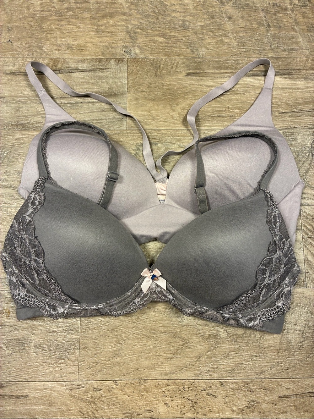 Victoria Secret 2 Wirefree Bras Lightly Lined Plunge No Wire